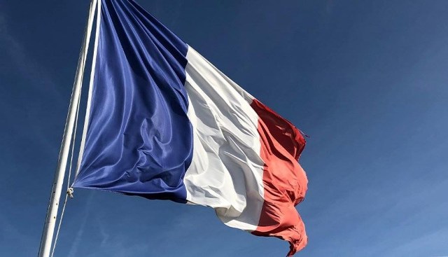 فرنسا تعتزم إغلاق بعثتها الدبلوماسية في النيجر عقب الانقلاب