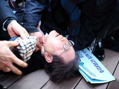 هجوم بالسكين على زعيم المعارضة في كوريا الجنوبية