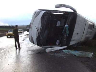 إصابة 22 شخصا في حادثة انقلاب حافلة بالطرق الرابط بين مريرت و ازرو