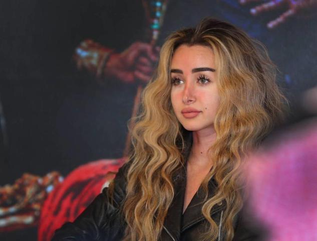 هنا الزاهد تحتفل بعيد ميلادها