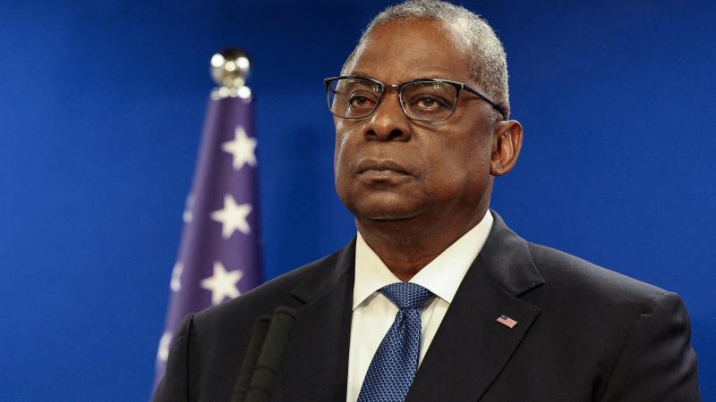 جو بايدن لم يعلم بإصابة وزير الدفاع لويد أوستن بالسرطان