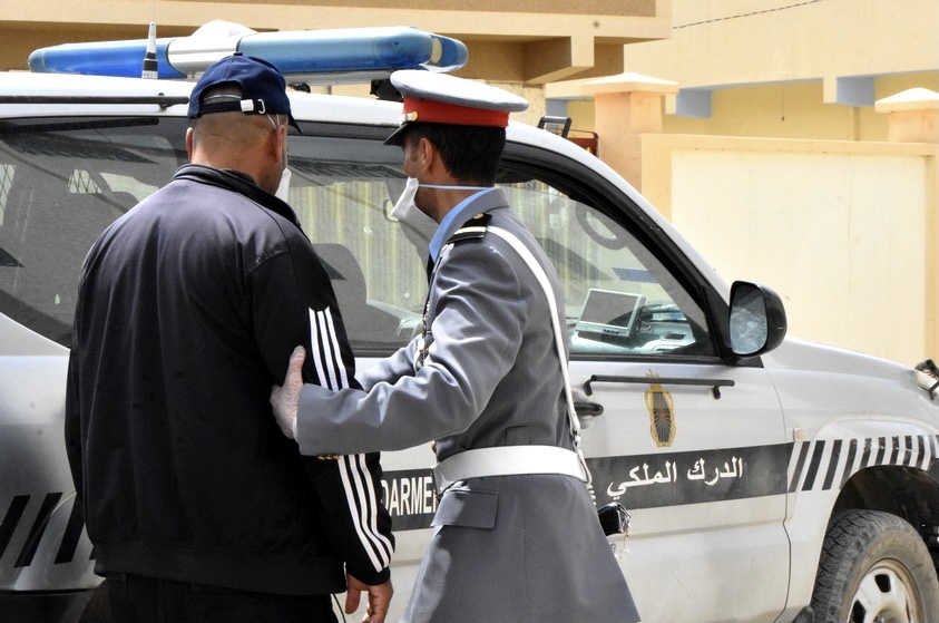 توقيف شخصين للاشتباه في تورطهما في محاولة سطو على وكالة بنكية