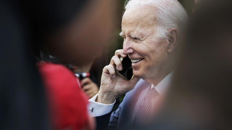 فتح تحقيق في محاولة لقمع ناخبين عبر اتصال هاتفي آلي ينتحل صوت الرئيس الأميركي جو بايدن