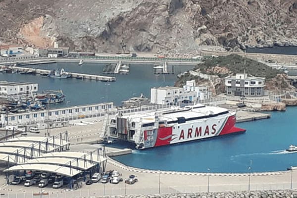 ميناء الحسيمة: إنذار لأرباب وبحارة مراكب الصيد لتفادي حصول كوارث بسبب سوء الأحوال الجوية