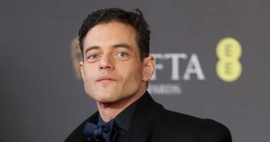 رامي مالك وبرادلي كوبر على السجادة الحمراء لحفل الـ BAFTA