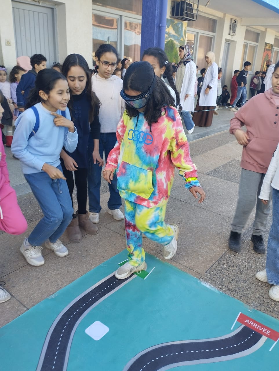 حملة تحسيسية لفائدة تلاميذ مدرسة المنتزه البلدي بوجدة بمناسبة الوطني للسلامة الطرقية