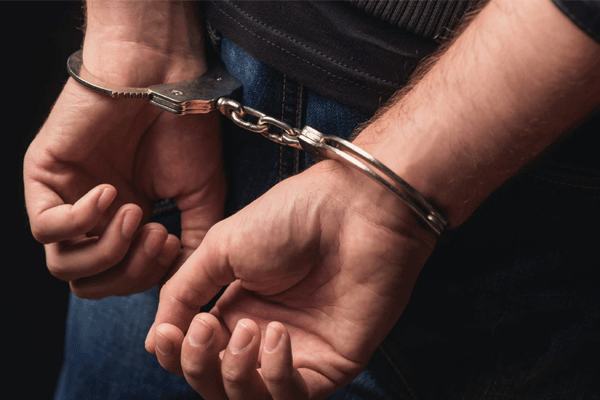 توقيف مواطن فرنسي من أصول جزائرية يشكل موضوع أمر دولي بإلقاء القبض