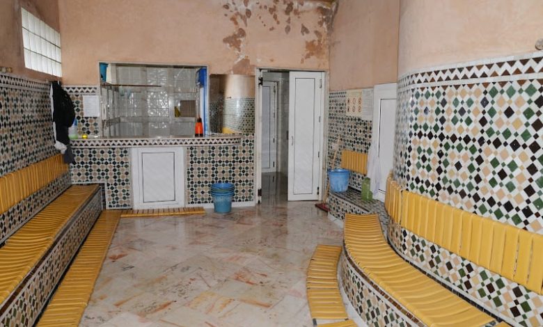 برلمانية : قرار الإغلاق سيحرم ما يزيد عن 200 ألف من شغيلة الحمامات من مدخولها اليومي طيلة ثلاثة أيام