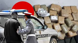 ميدلت …ايقاف سيارة نفعية محملة بمخدر الشيرا و صفائح مزورة وسكانين