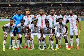 توقيع اتفاقية بين عمدة مدينة طنجةوعميد كلية الآداب والعلوم الإنسانية لتعزيز التعاون في مجالات التكوين