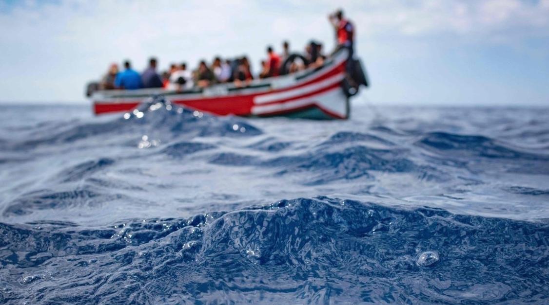 تفكيك شبكة إجرامية كانت تنظم رحلات للهجرة غير النظامية