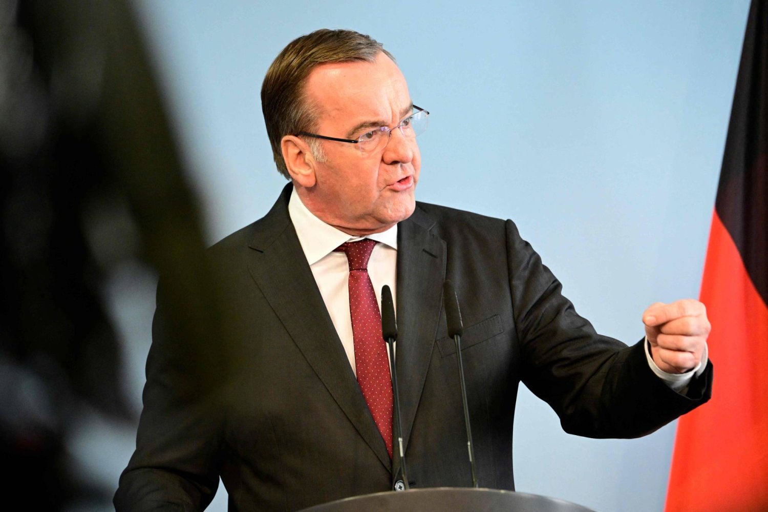 وزير الدفاع الألماني: “خطأ فردي” أدى الى تسريب التسجيل الصوتي لمناقشات ضباط ألمان حول الوضع في أوكرانيا