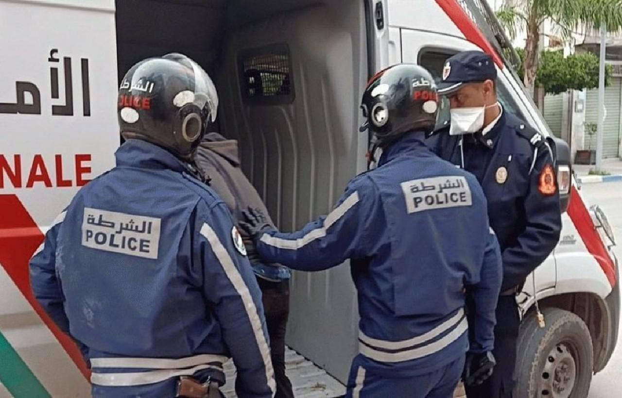 توقيف ثلاثيني للاشتباه في تورطه في قضايا تتعلق بالسرقة باستعمال السلاح الأبيض والاتجار في المخدرات