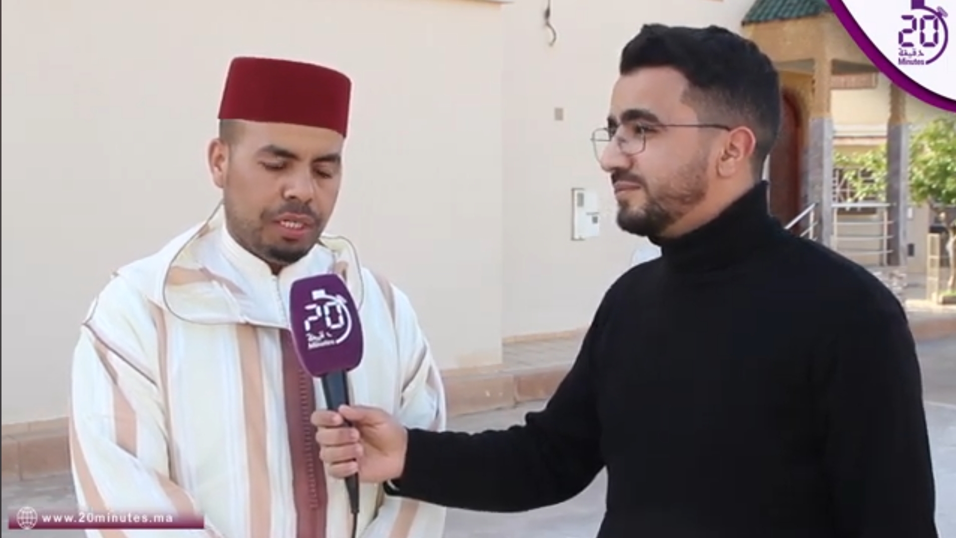 بصوته العذب .. المقرئ والإمام عبد الله العلمي يجذب الكثير من المصلين لصلاة التراويح