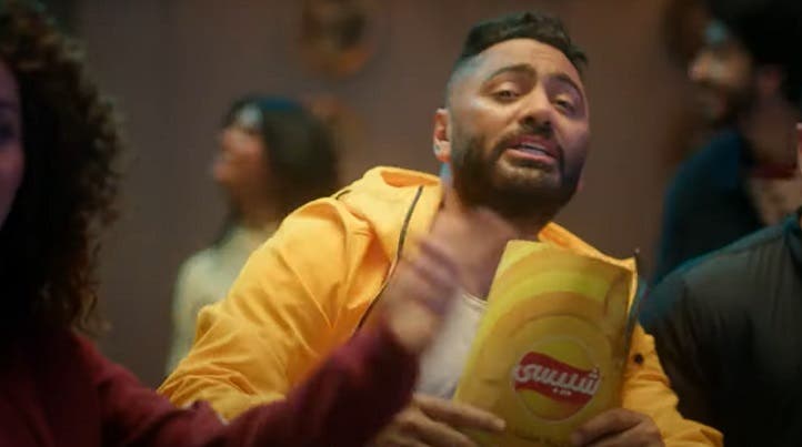 تامر حسني يخسر أكثر من مليون متابع احتجاجا على ظهوره في إعلان خاص باحدى المنتجات الغذائية