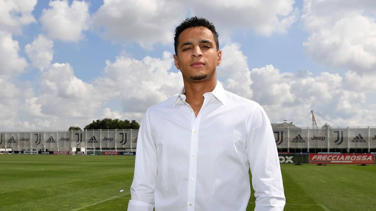 محمد إحتارين ينفصا رسميا عن ناديه التشيكي