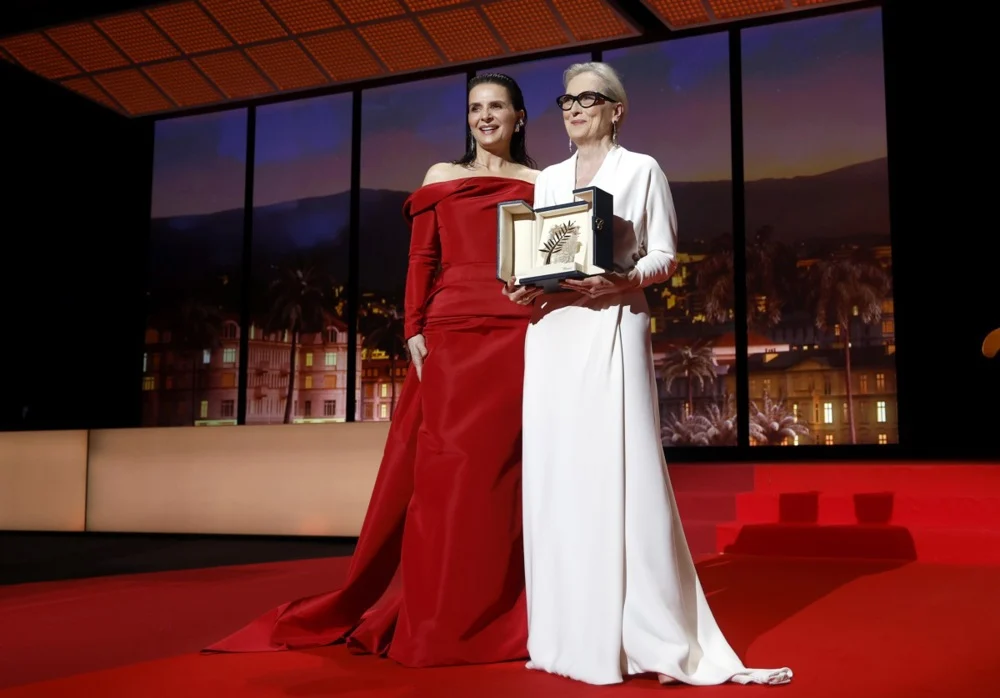 ميريل ستريب  تتسلم السعفة الذهبية الفخرية من مهرجان كان السينمائي