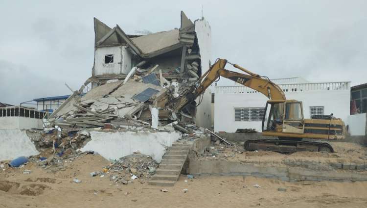 وزارة الداخلية تكشف عن الخلفيات الحقيقية لعمليات هدم عدد من المباني المطلة على الشواطئ