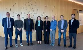 غيثة مزور تعقد لقاء عمل مع شركة الاستثمار العالمية مبادلة