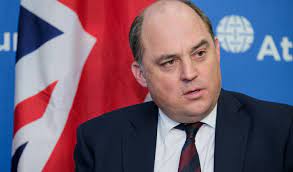 وزير الدفاع البريطاني : سيرغي شويغو مسؤول عن “أكثر من 355 ألف ضحية”