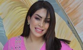 نجاة رجوي: دنيا بطمة صوت كبير وأنا من معجبيها وعندي عزيزة بزاف