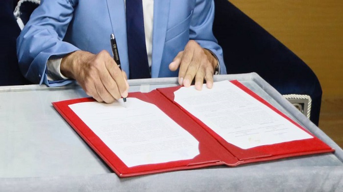 التوقيع على عقدين في إطار تسريع التنزيل الجهوي لخارطة طريق السياحة 2023 – 2026