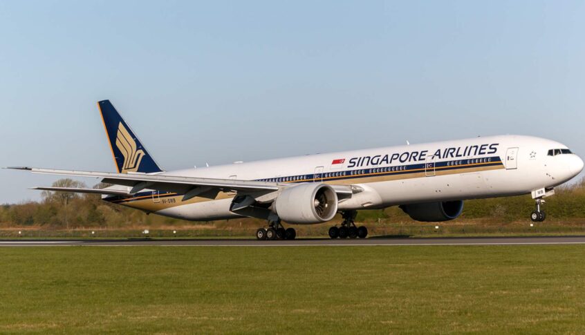 وفاة شخص وإصابة آخرين بجروح جراء “اضطرابات حادة” تعرضت لها طائرة أثناء رحلة من لندن إلى سنغافورة