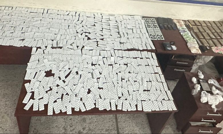 توقيف شخصين يشتبه في تورطهما في حيازة وترويج المخدرات والمؤثرات العقلية