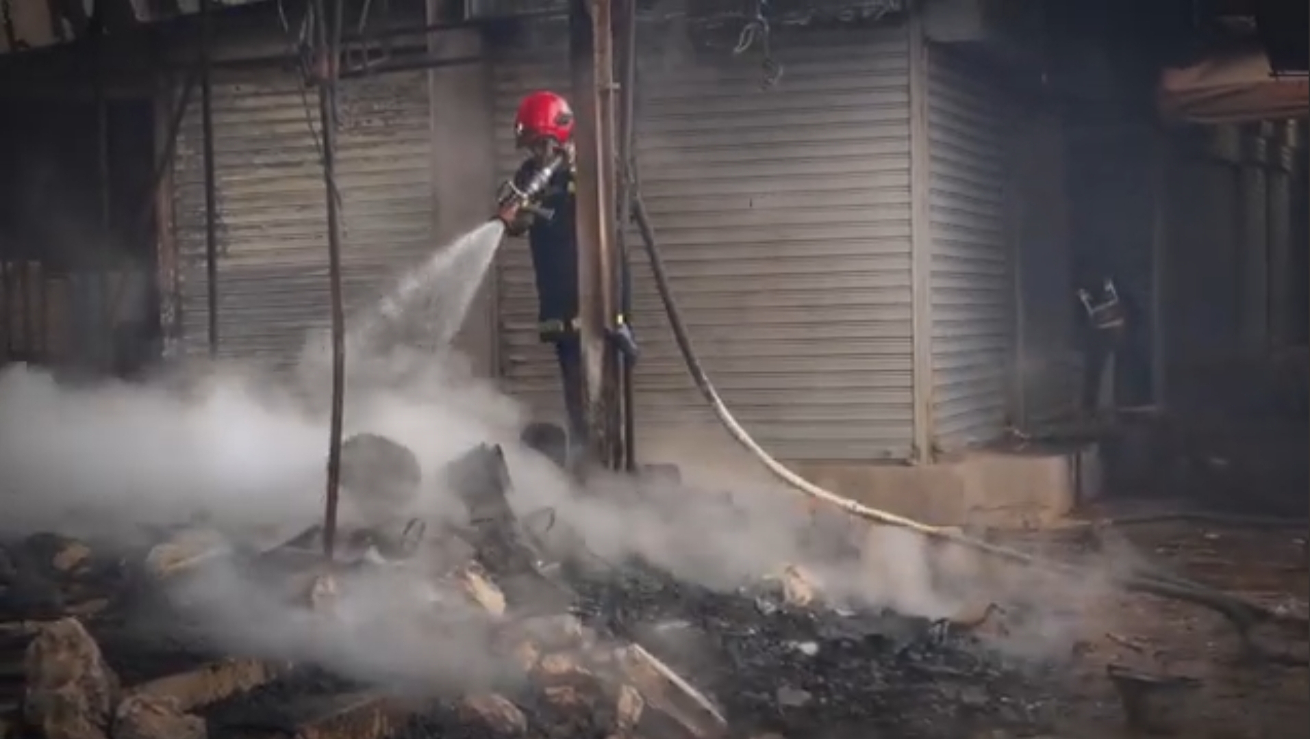 اندلاع حريق بسوق المير علي بوجدة، وخسائر مادية في ثالث أيام عيد الأضحى