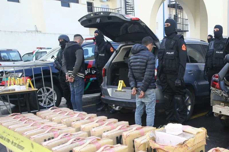 توقيف “عنصرين خطيرين” ينشطان ضمن عصابة إجرامية متخصصة في الاتجار الدولي بالمخدرات