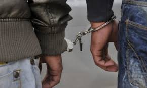 توقيف ثلاثة أشخاص للاشتباه في تورطهم في حيازة وترويج المخدرات والمؤثرات العقلية