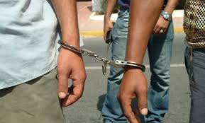 توقيف شخصين للاشتباه في تورطهما في قضية تتعلق بحيازة وترويج المخدرات والمؤثرات العقلية