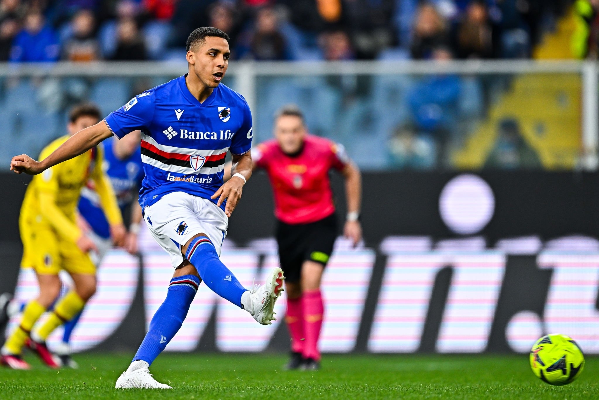 نادي “الفيولا” سيستعيد 20 لاعبا معارا ضمنهم صبيري