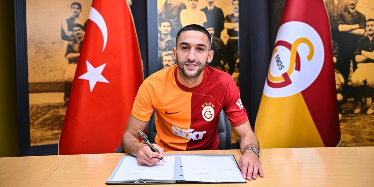 حكيم زياش أبلغ  إدارة نادي غلطة سراي التركي بتلقيه عروضًا من بعض الأندية