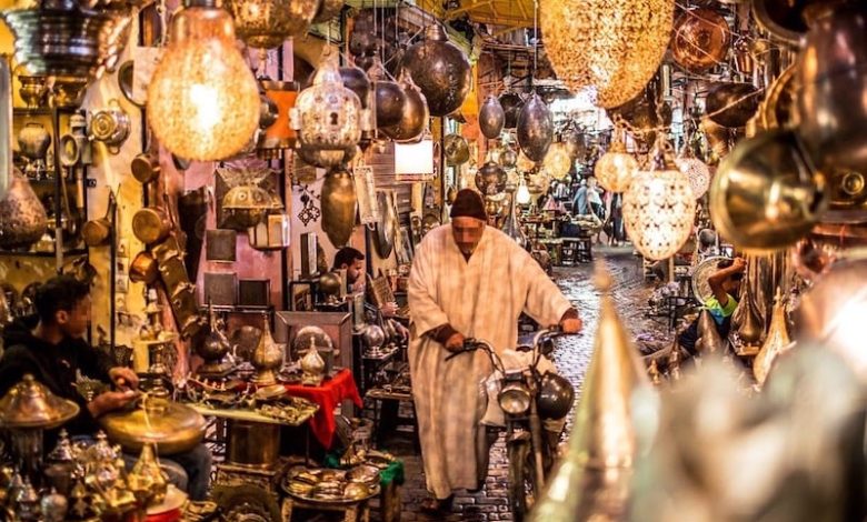  إطلاق الموجة الأولى من البرامج الثلاثة لدعم تنافسية الصناع التقليديين، والتي تم الإعلان عنها في شهر دجنبر 2023