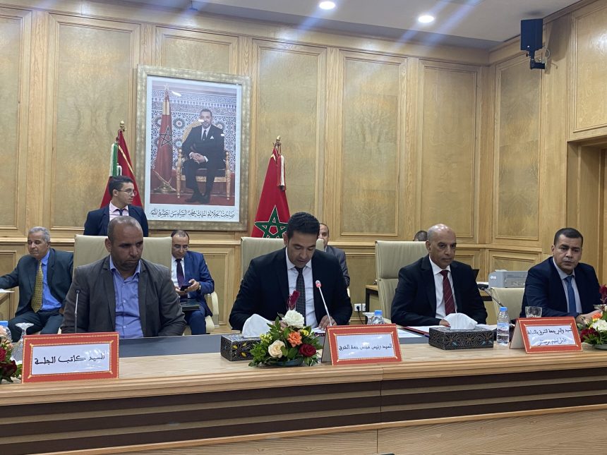 بعد انتخابه رئيسا لمجلس جهة محمد بوعرورو يصرح:”نريد أن نشتغل بمقاربة تشاركية لتنزيل المشاريع خدمة للساكنة.. وهذه أسماء نوابه السبعة..(صور خاصة)