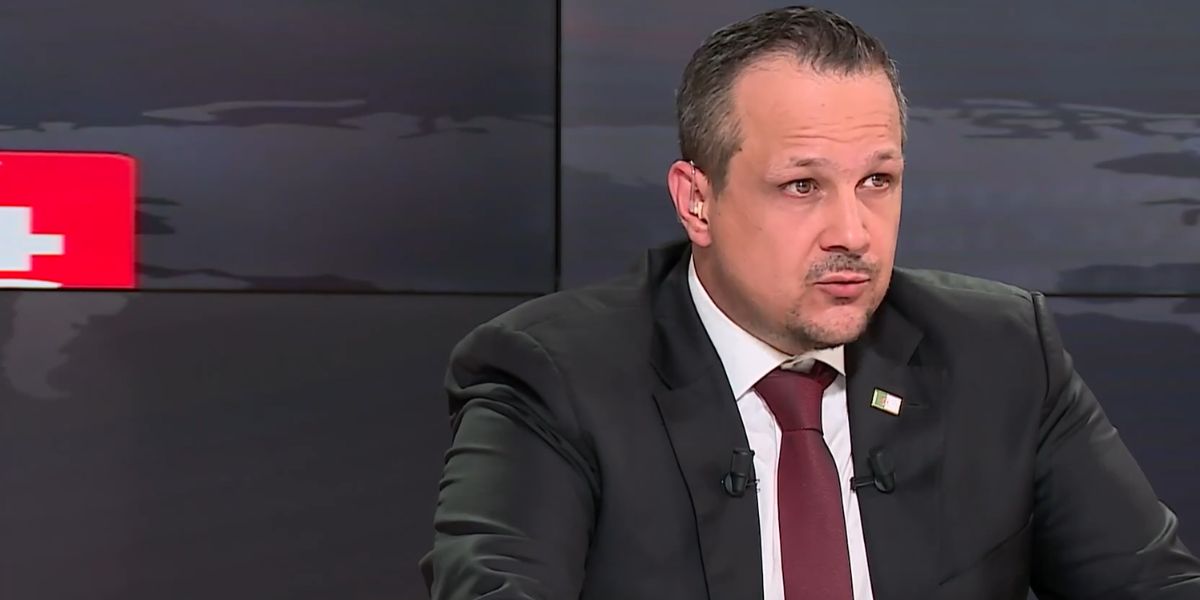 إيقاف التعاون مع إعلامي ومحلل جزائر بعد تصريحات عنصرية ضد الشعب المغربي