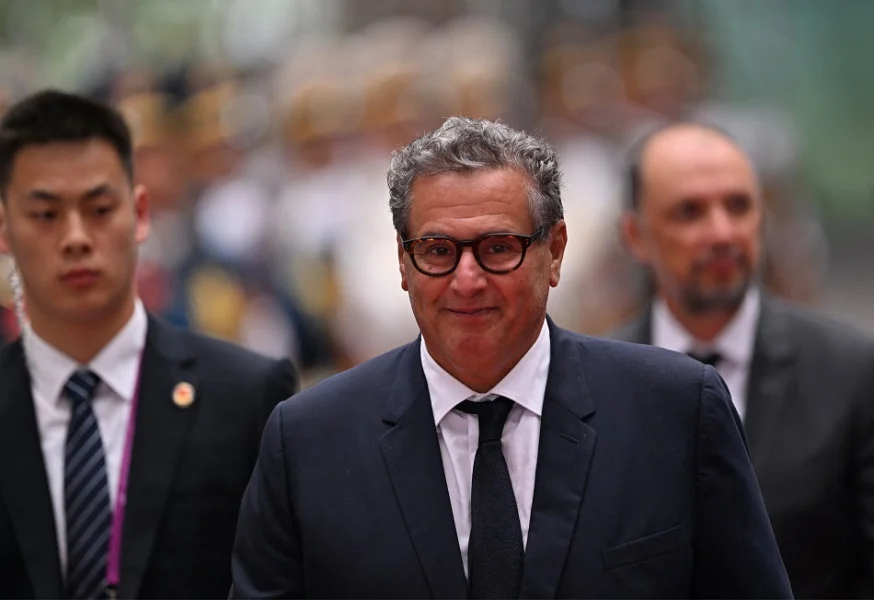 عزيز أخنوش يجتمع برئيس مجموعة “صنرايز” الرائدة عالميا في صناعة النسيج بشنغهاي