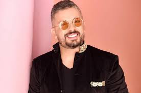 حاتم عمور يعلن عن تحضيره لألبوم غنائي جديد