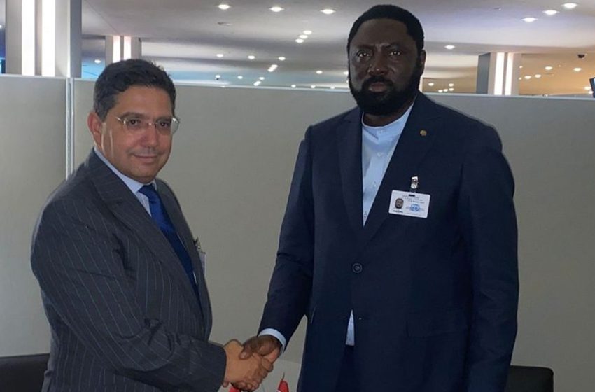 ناصر بوريطة يجري مباحثات مع وزير الشؤون الخارجية والتعاون الدولي والغامبيين في الخارج، مامادو تانغارا