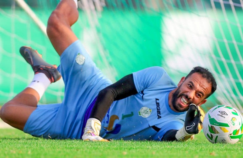 أنس الزنيتي حارس الرجاء الرياضي غائب عن الكلاسيكو