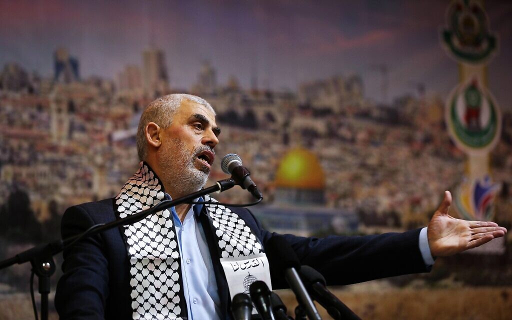 الرجل الحي/الميت ..من هو قائد حماس يحي السينوار الذي أعلن الجيش الاسرائيلي اغتياله..