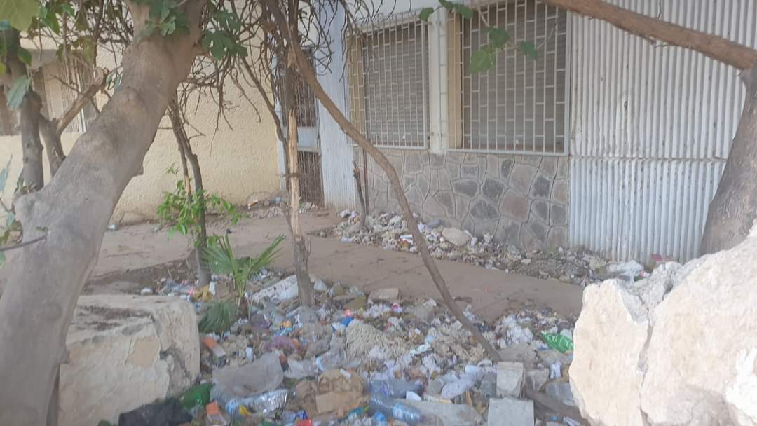 بناية الأوقاف التاريخية بوجدة تتحول إلى بؤرة للفوضى: إرث ديني مهمل وعقول مشلولة!