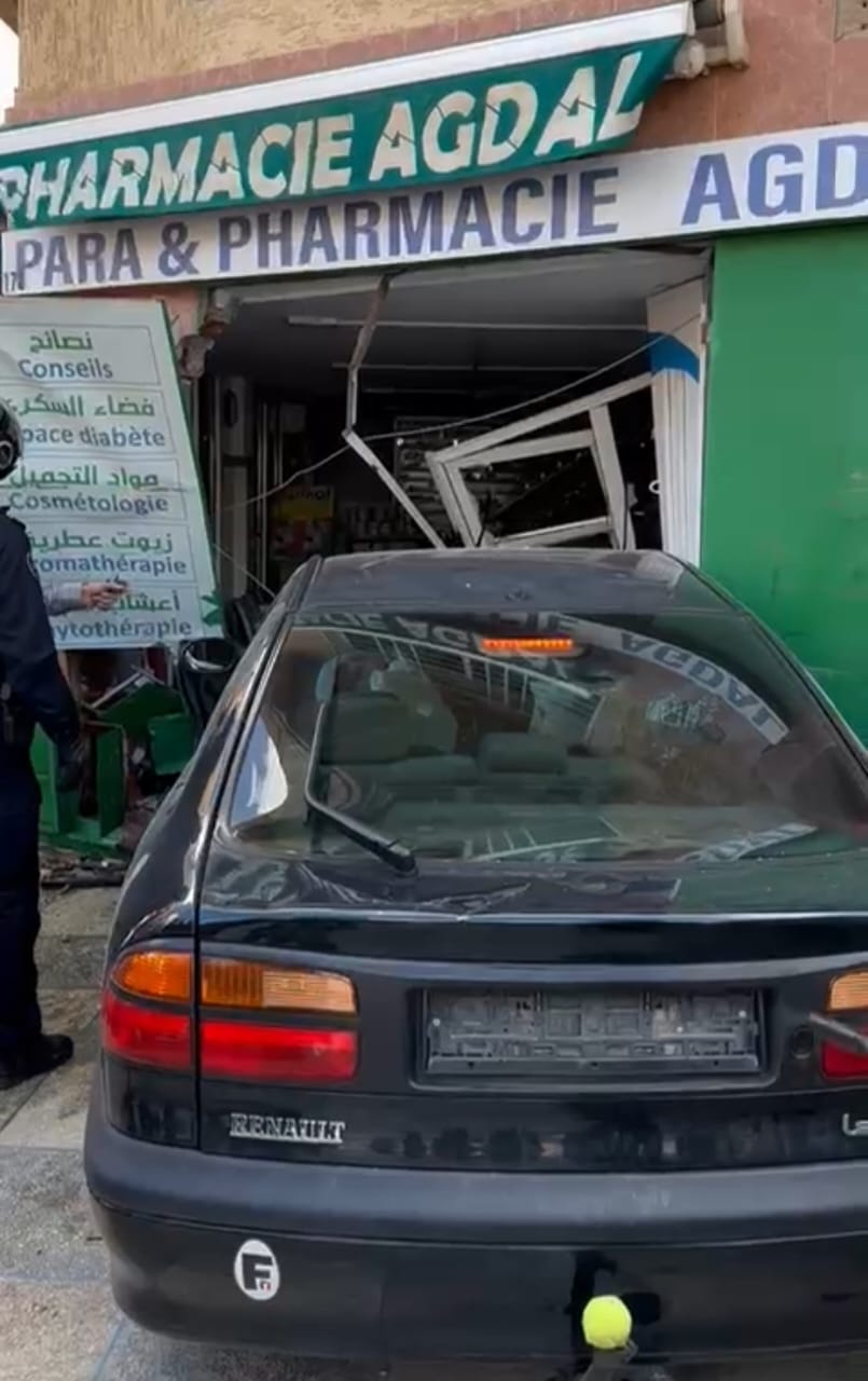 وجدة: تهور وسكر علني وراء حادث اصطدام سيارة بصيدلية وخسائر مادية جسيمة