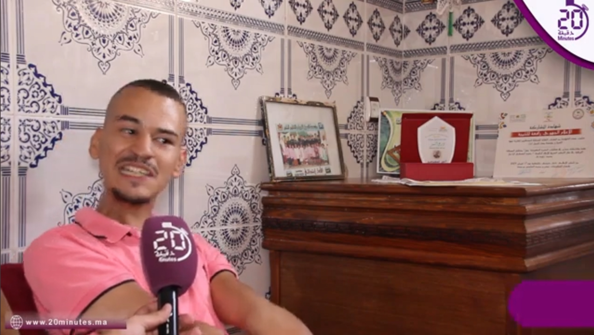 أنس غمسوسي .. قصة نجاح يوتوبرز رغم إعاقته الحركية