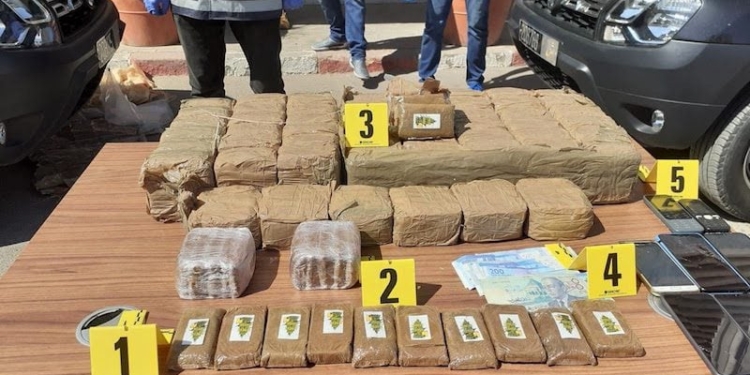إحباط محاولة تهريب كمية كبيرة من مخدر الشيرا