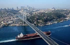 حركة الملاحة توقفت في مضيق البوسفور بعد تعطل محرك سفينة شحن