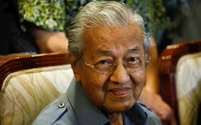 نقل مهاتير محمد إلى المستشفى بسبب إصابته بعدوى في الجهاز التنفسي