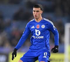 بلال الخنوس يتألق خلال مباراة فريقه ليستر سيتي