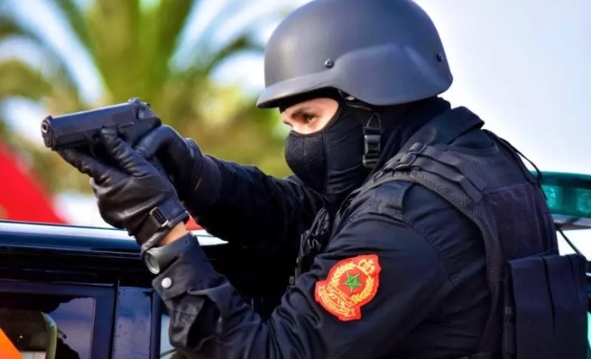مقدم شرطة يضطر لاستخدام سلاحه الوظيفي بشكل تحذيري لتوقيف شخصين بمدينة الدار البيضاء